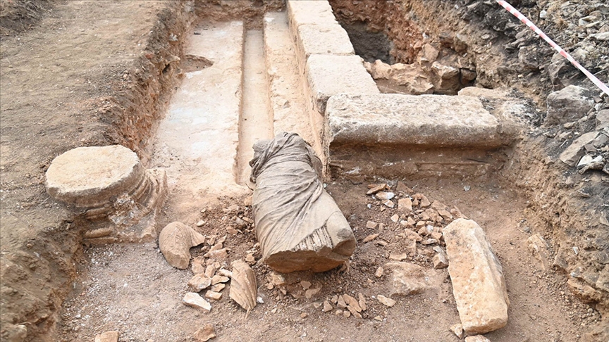 Anemurium Antik Kenti'nde kadın heykeli bulundu