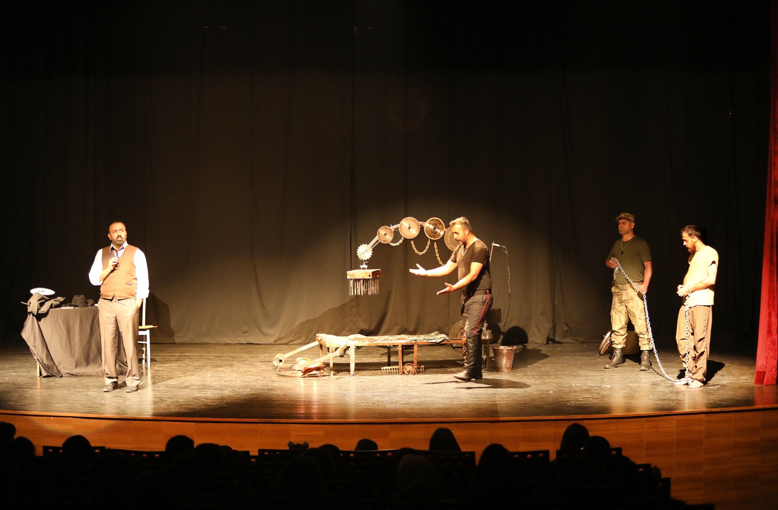 Van Büyükşehir’den tiyatro etkinliği