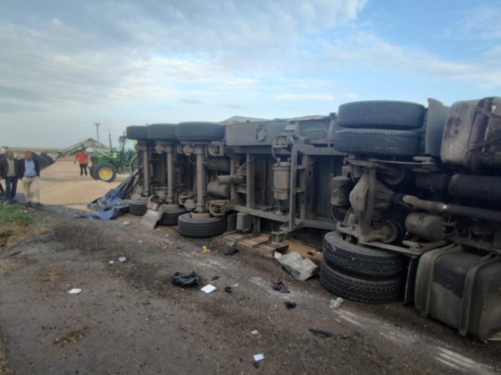 Buğday yüklü TIR neden devrildi?