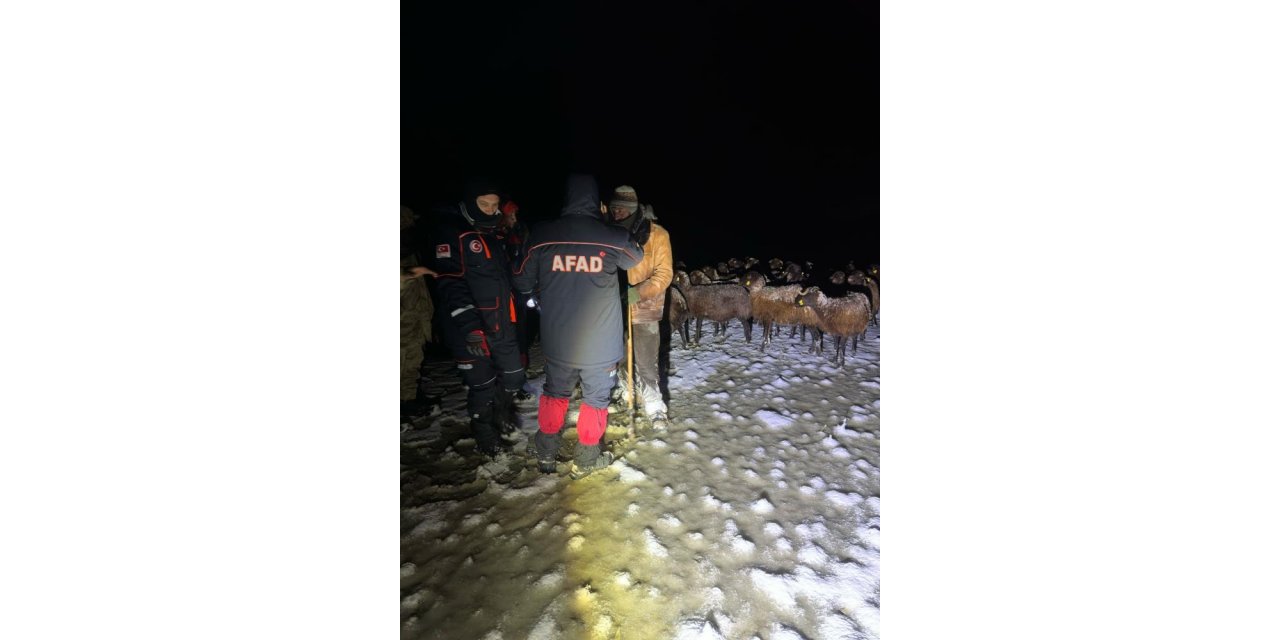 Mahsur kalan 3 çoban, 3 bin koyun kurtarıldı