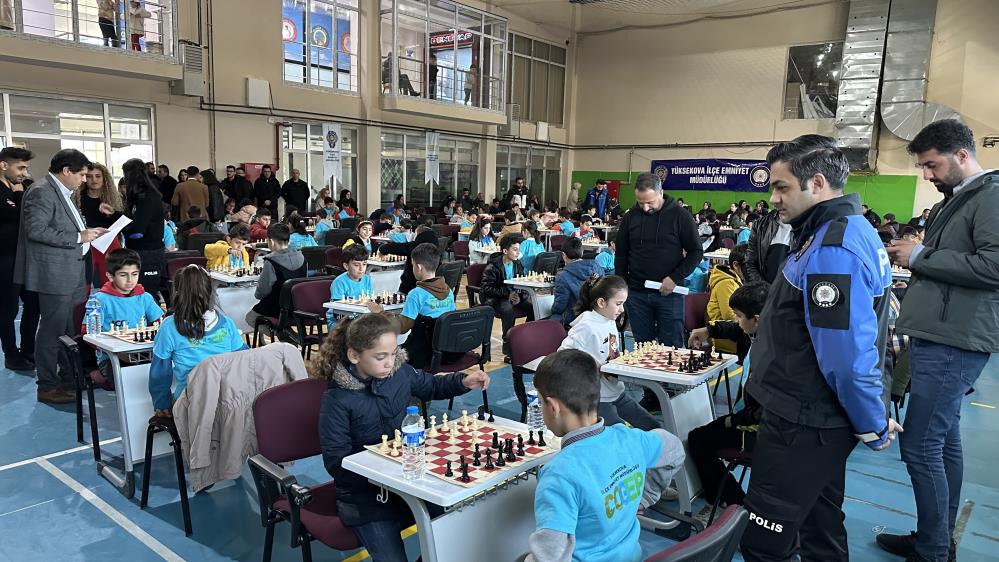 Satranç turnuvası; 100 öğrenci katıldı