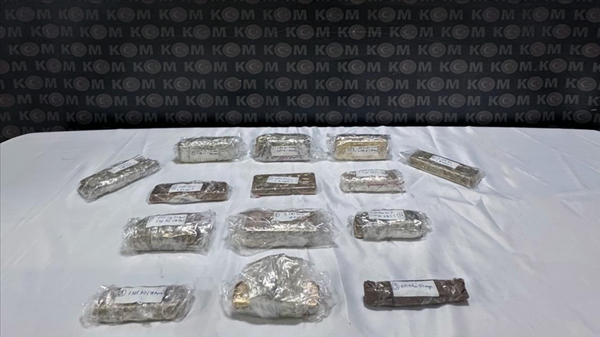 Kapıkulede 25 kilo gümrüksüz altın ele geçirildi