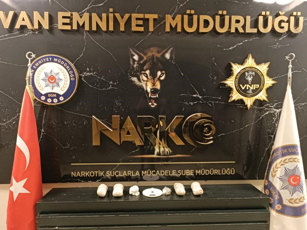 Van’da ‘torbacı’ lara baskın