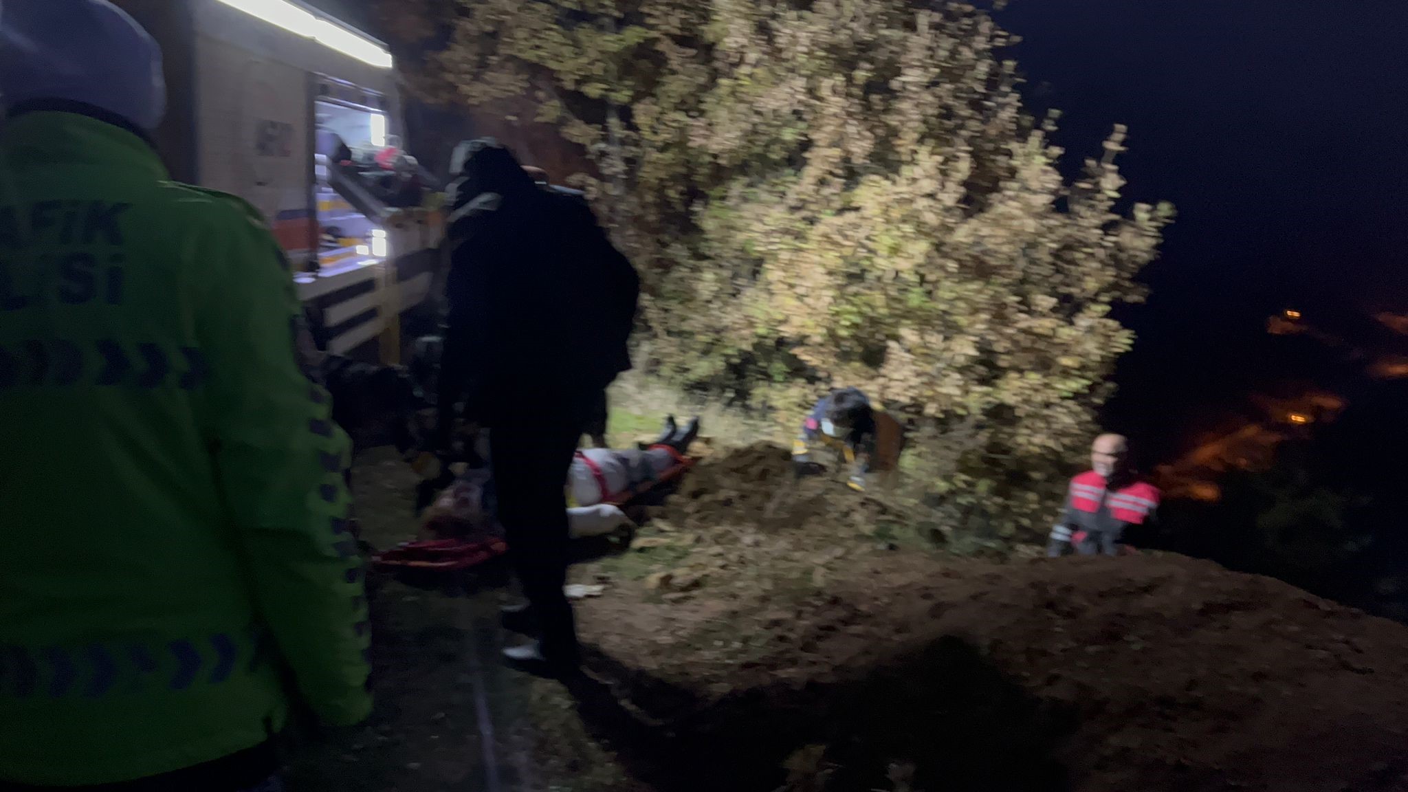 Tunceli’de otomobil uçuruma yuvarlandı: 2 yaralı