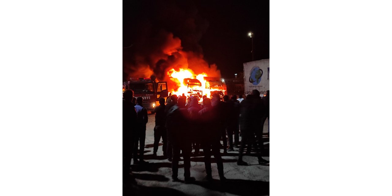 Isıtıcılar patladı, TIR’lar yandı