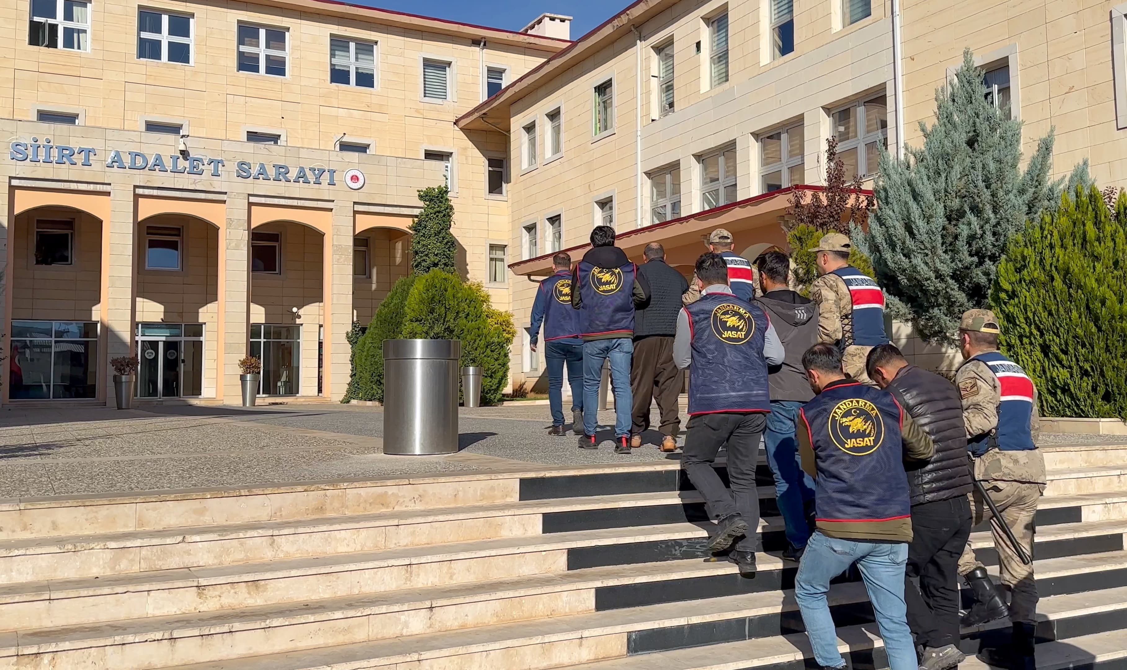 330 küçükbaş hayvan çaldılar