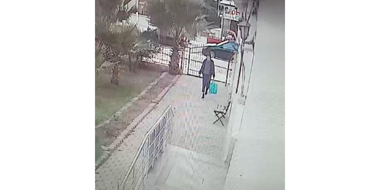 Ayakkabı hırsızlığı güvenlik kamerasına yansıdı