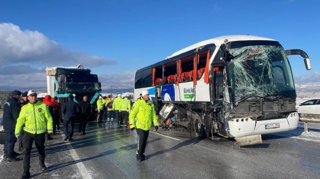 Otobüs-TIR çarpıştı: Ölü ve yaralılar var