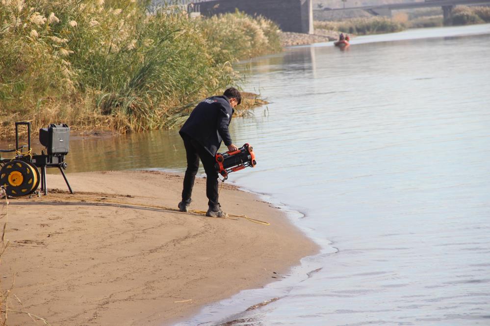 Dicle Nehri’nde kaybolan kız aranıyor