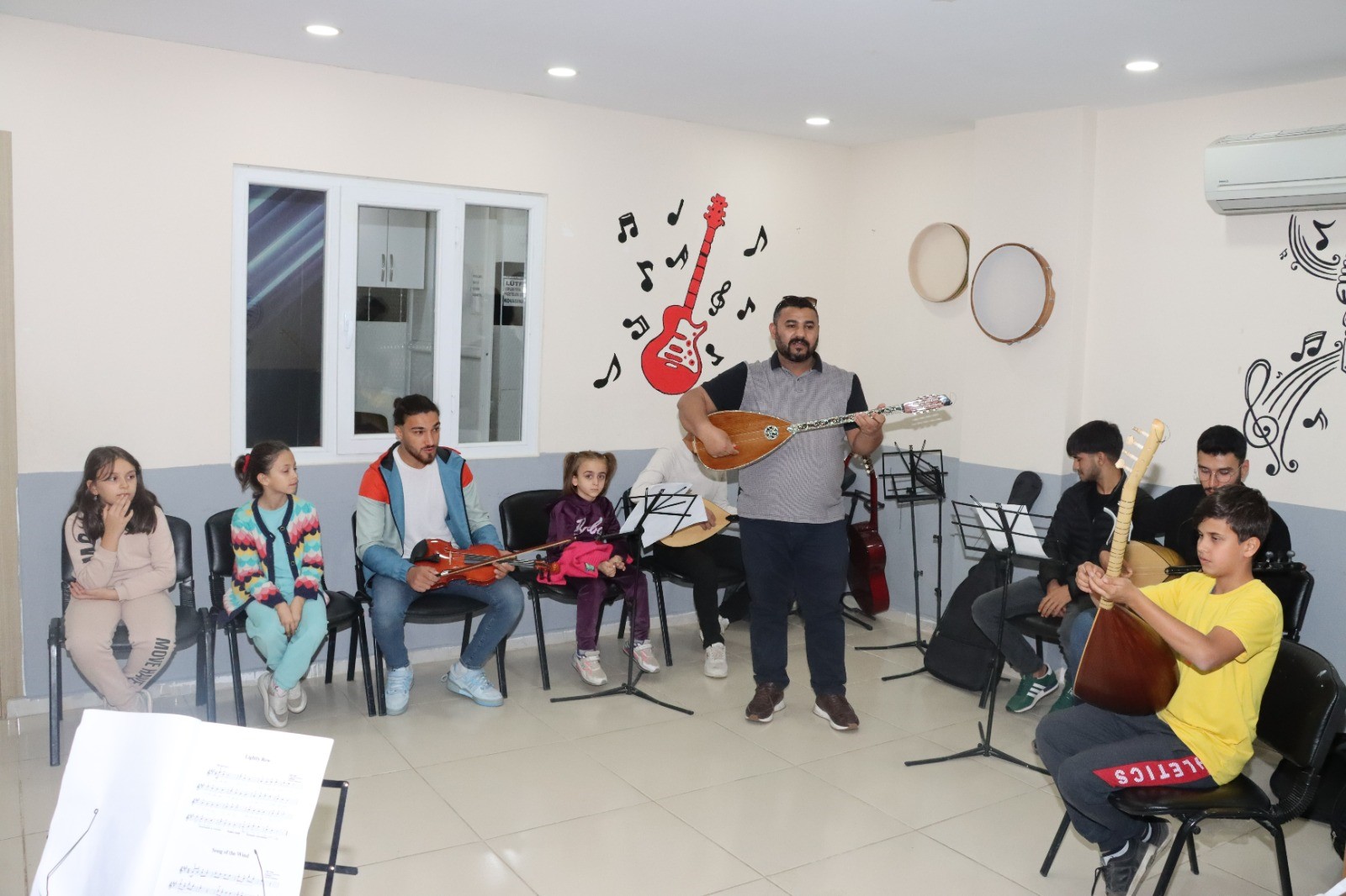 Gençler, Belediye gençlik merkezlerine yoğun ilgi gösteriyor