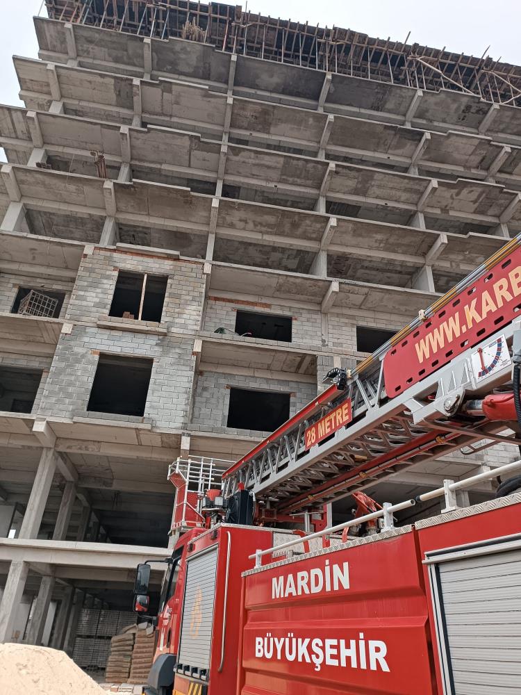 İşçi asansör boşluğuna düştü, öldü