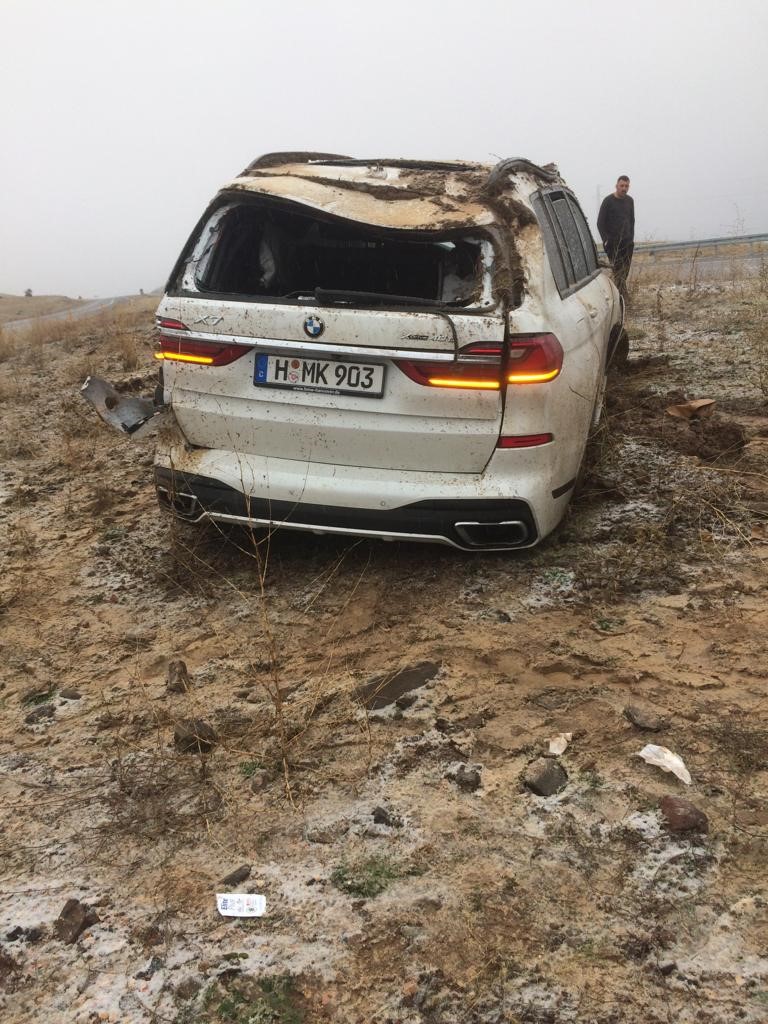 Otomobil takla attı:2 yaralı