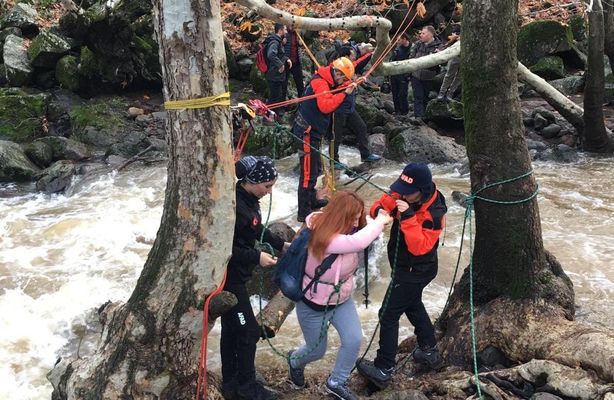 Mahsur kalan 16 kişi kurtarıldı