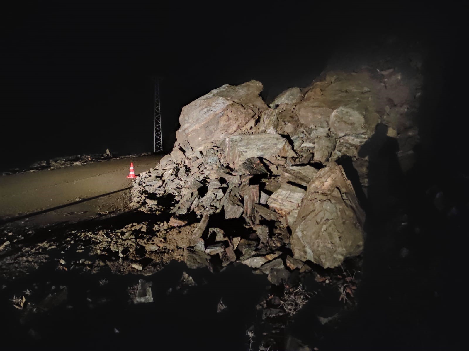 Kapanan 24 köy yolu ulaşıma açıldı