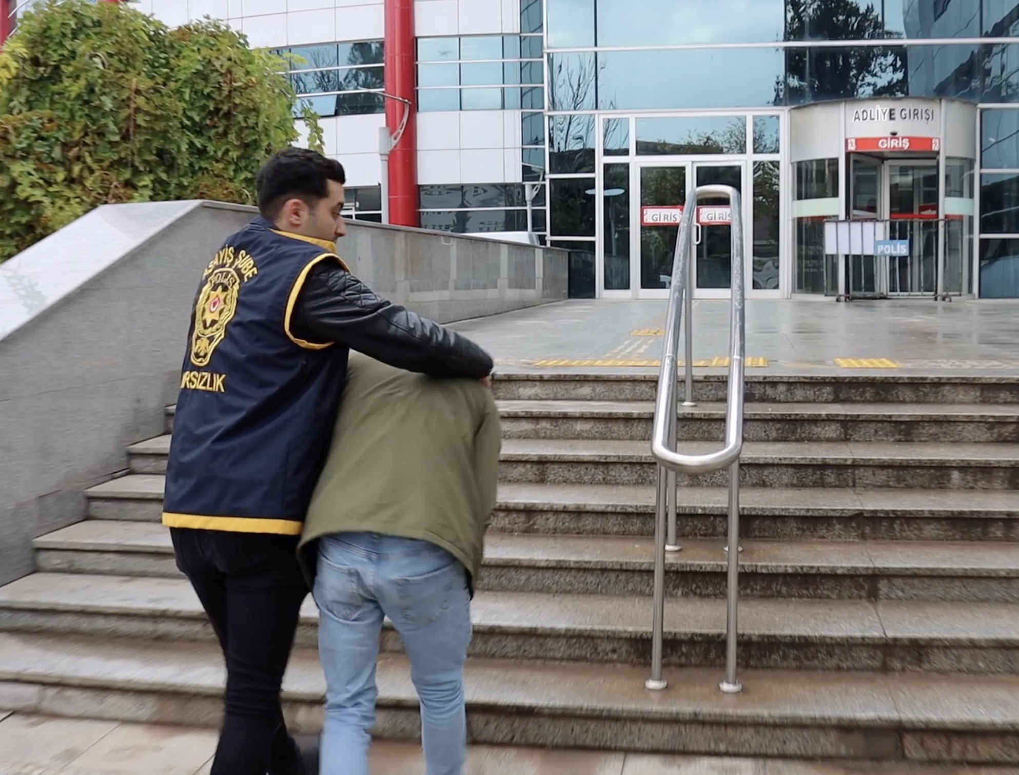 Hırsız kamerada tespit edildi, yakalandı