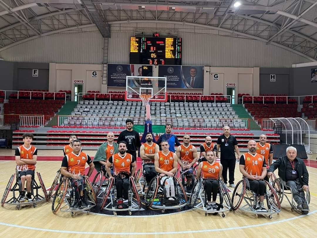 Tekerlekli sandalye takımı engel tanımıyor