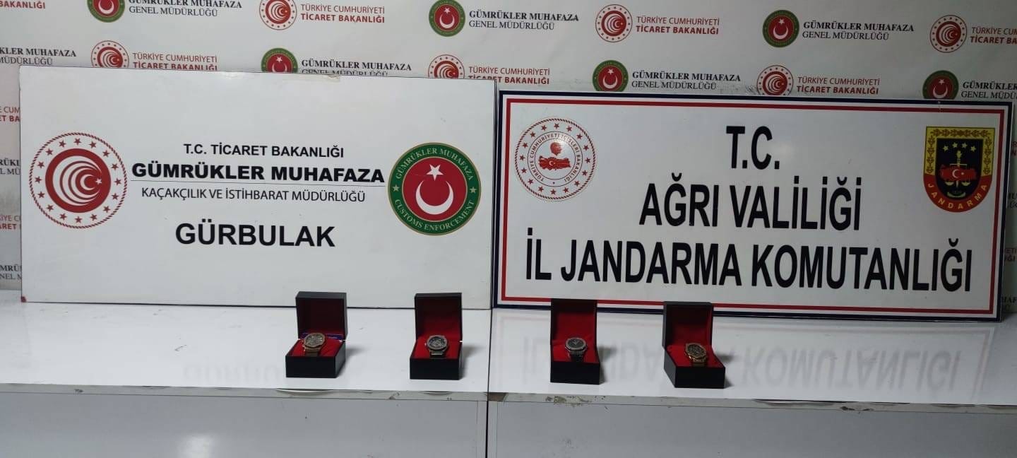 Gümrük kaçağı saat ele geçirildi