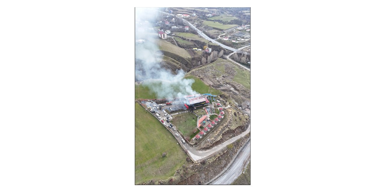 İş yerini küle çeviren yangın havadan görüntülendi