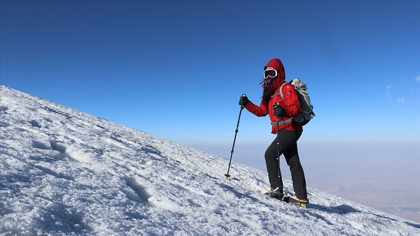 Ağrı Dağı'na yılda 10 bin dağcı tırmanıyor