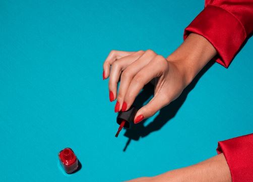 KADINLAR İÇİN MANİKÜR