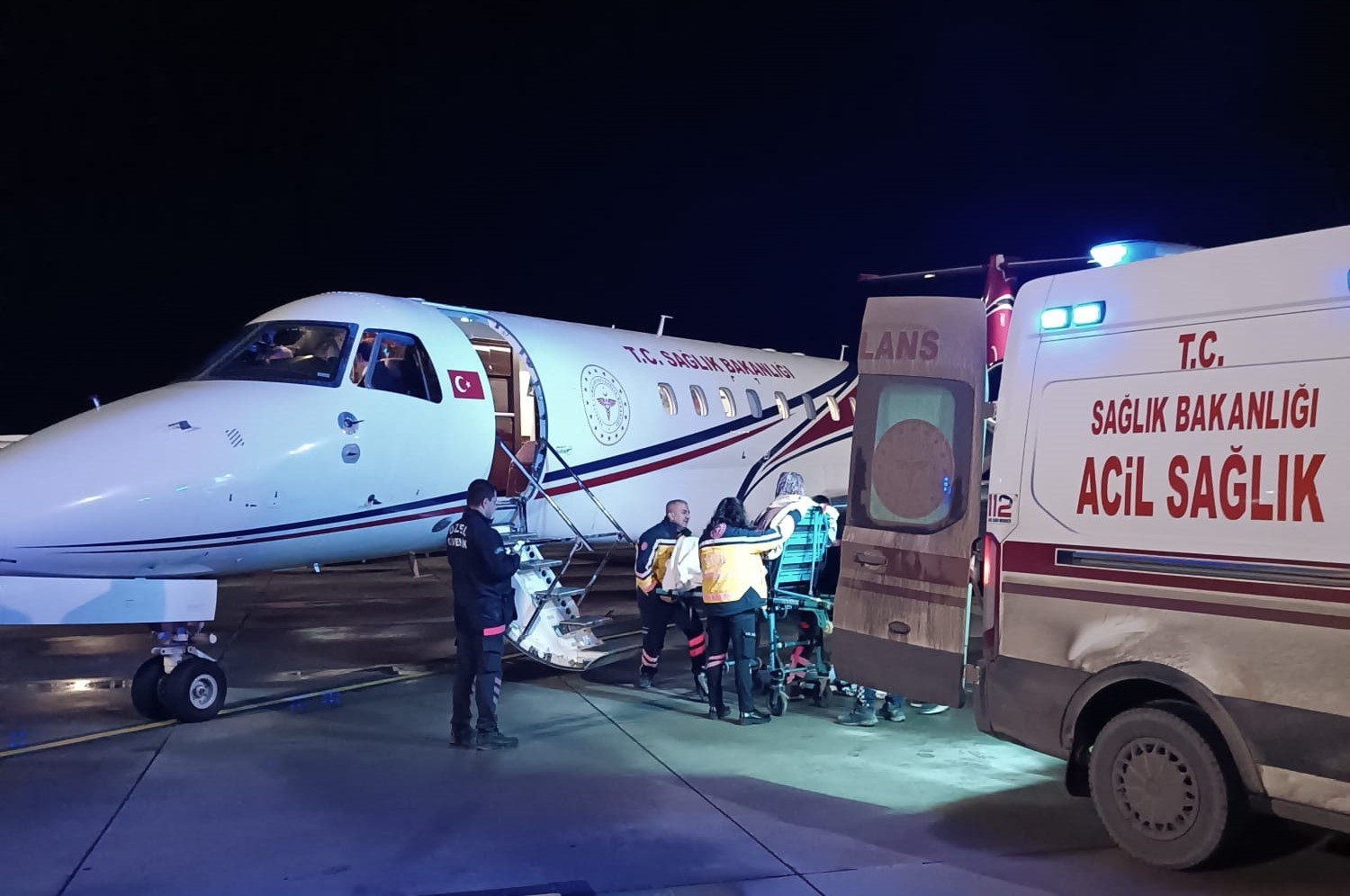 Hasta kadın, ambulans uçağıyla Ankara'ya sevk edildi