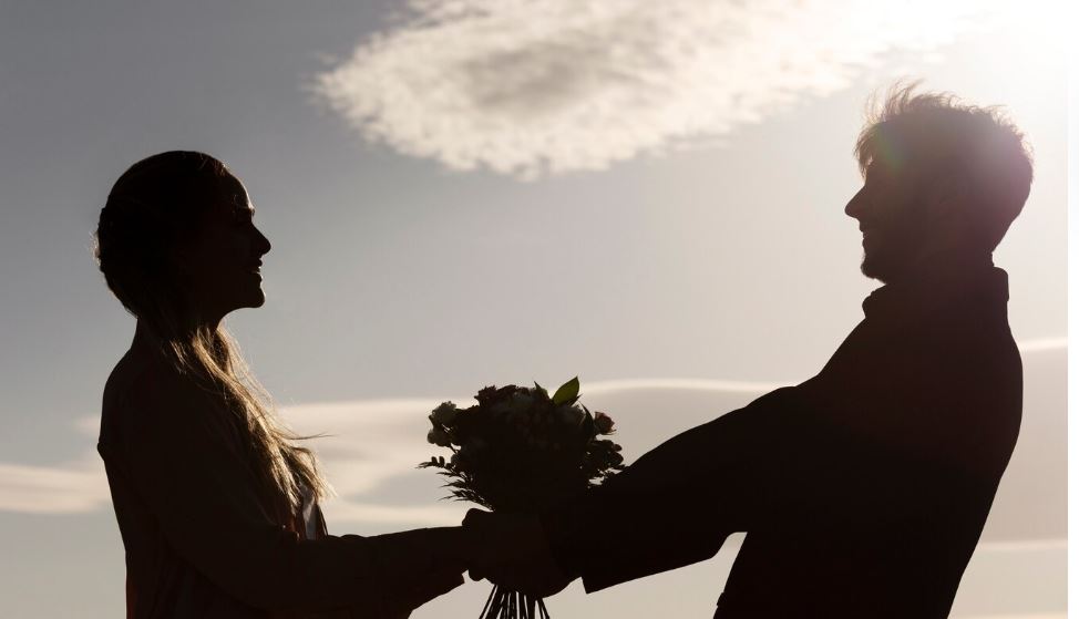 EVLİLİK KADIN İÇİN TUTSAKLIK MI KURTULUŞ MU?