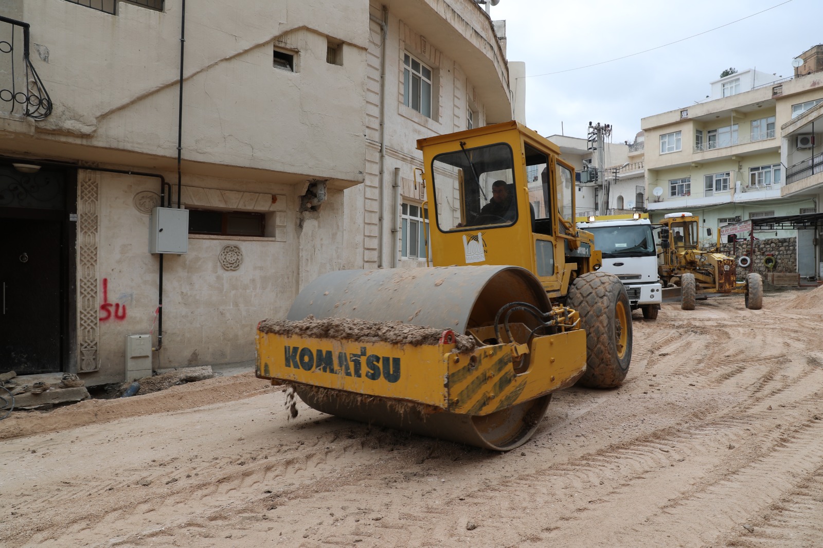 Mardin'de yol çalışmaları devam ediyor