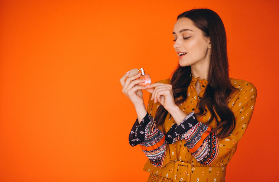 KADINLAR PARFÜM SEVER Mİ