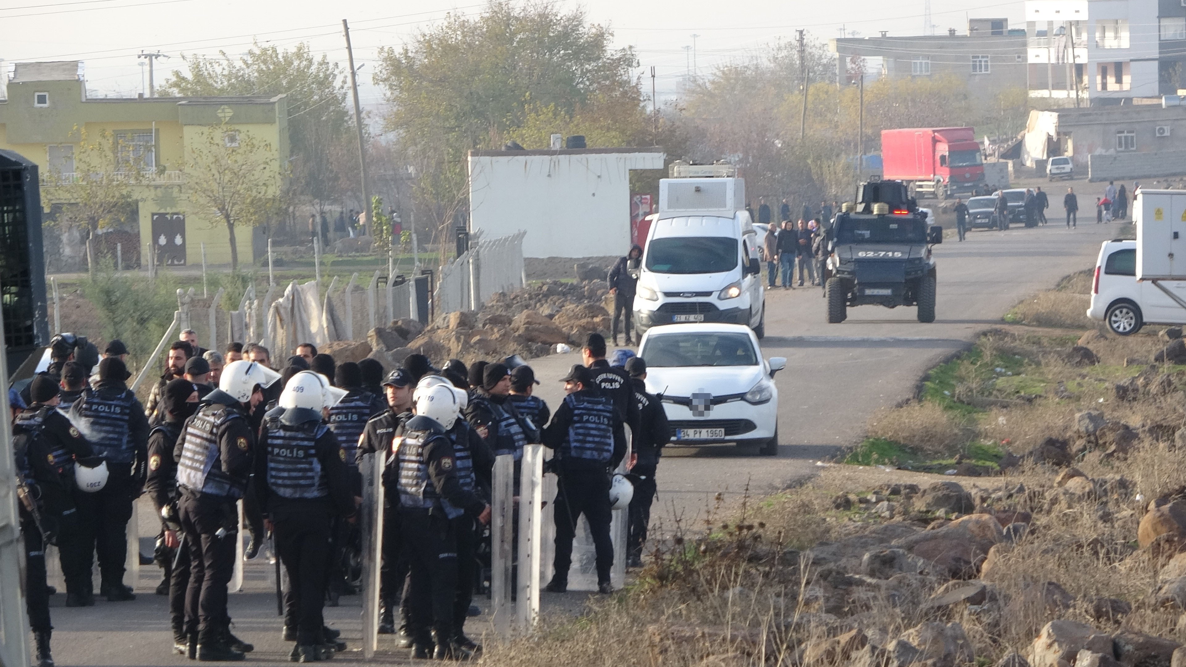Diyarbakır’da silahlı sopalı kavga:9 yaralı