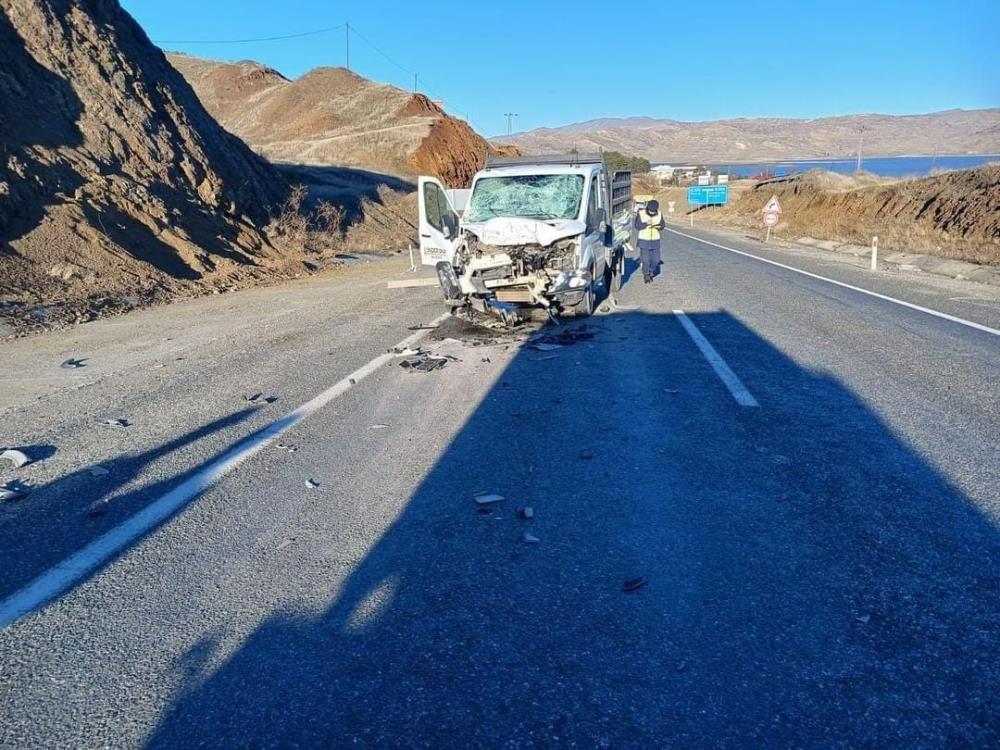 Elazığ’da trafik kazası; 3 yaralı