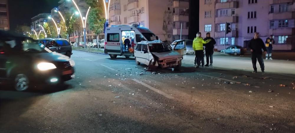 Trafik kazası; 2 yaralı