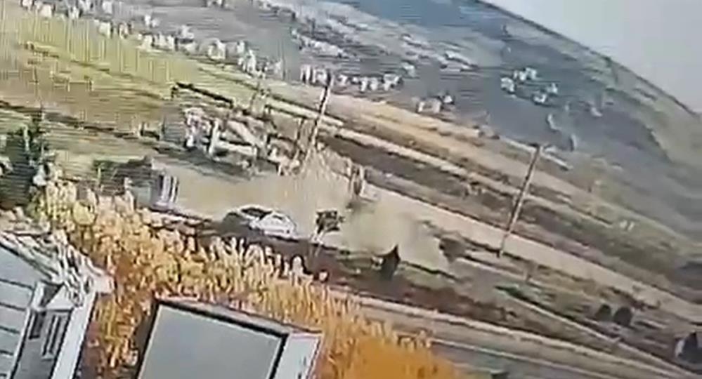 Urfa'da 2 kişinin yaralandığı kaza anı kamerada