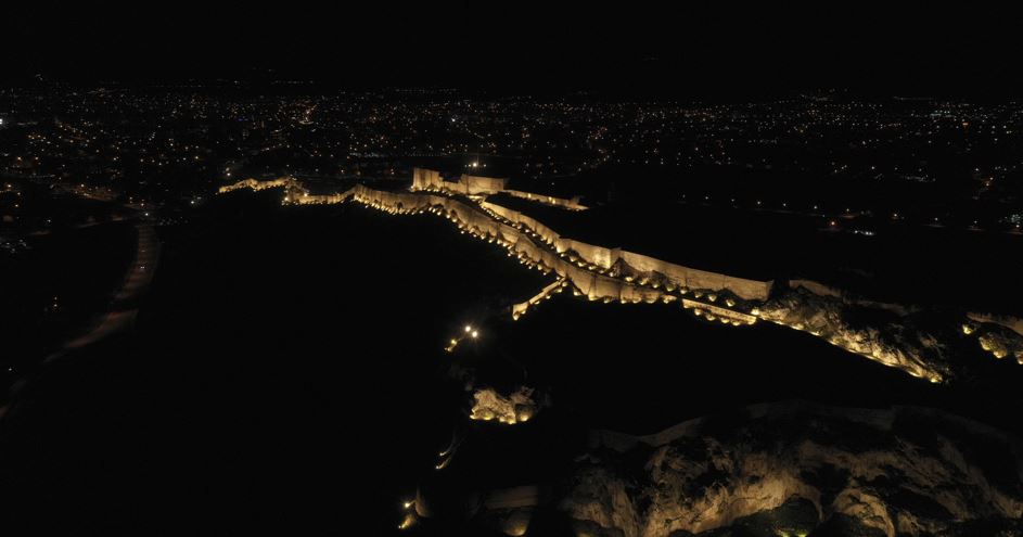 Van Kalesi ışıklandırıldı