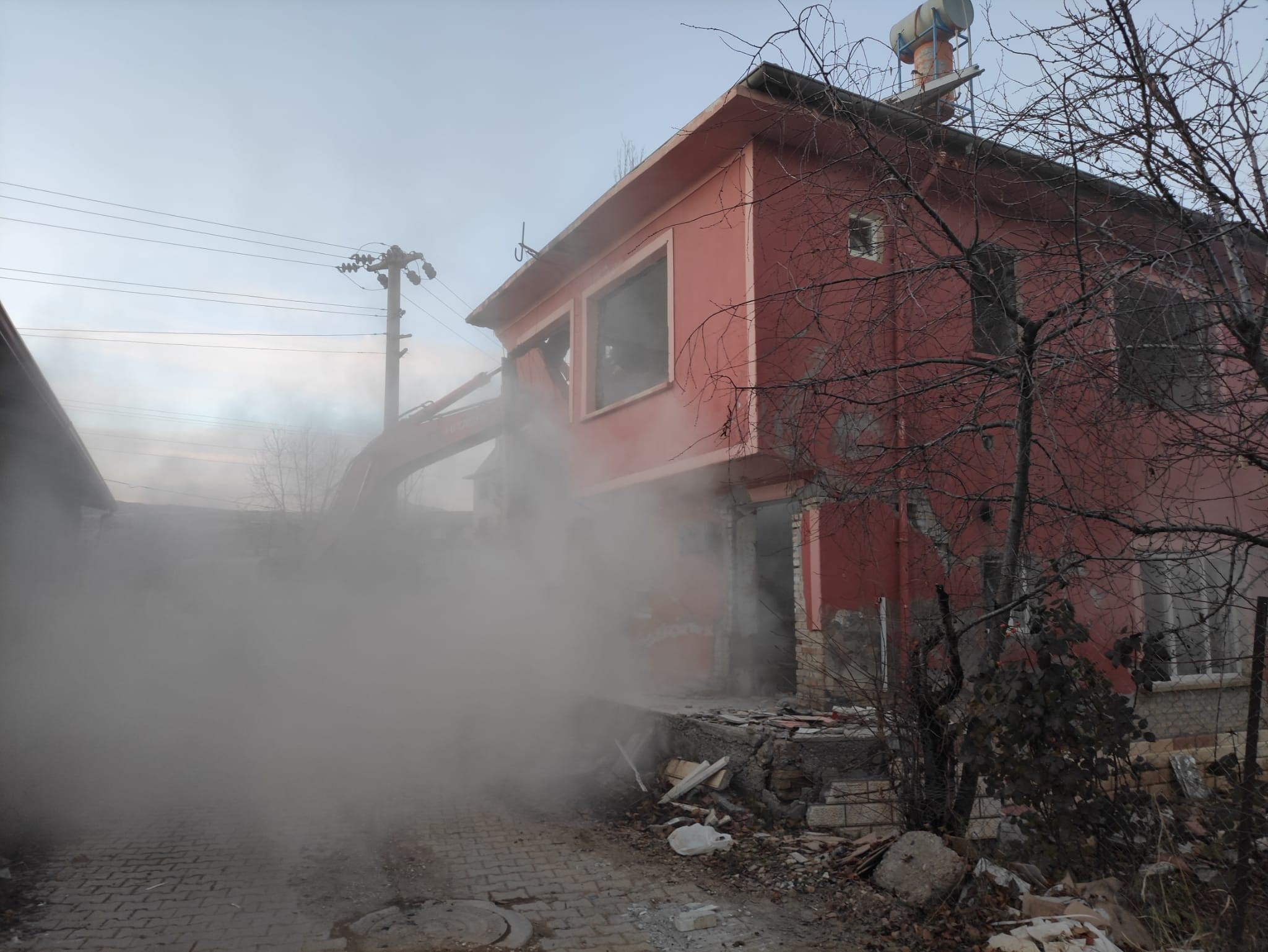Doğanşehir’de yıkımlar sürüyor