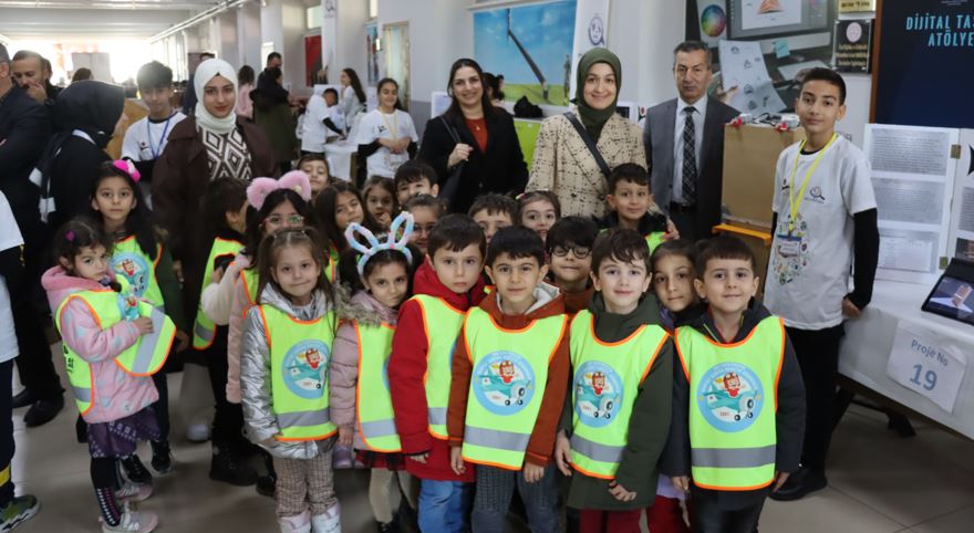 Midyat'ta TÜBİTAK 4006 Bilim Fuarı