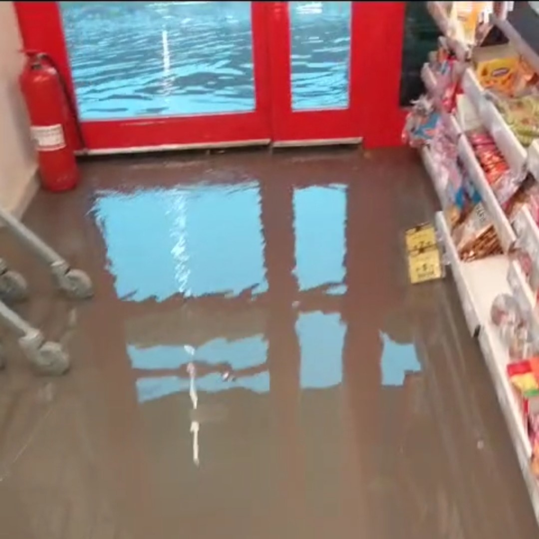 Mardin’de marketleri su bastı