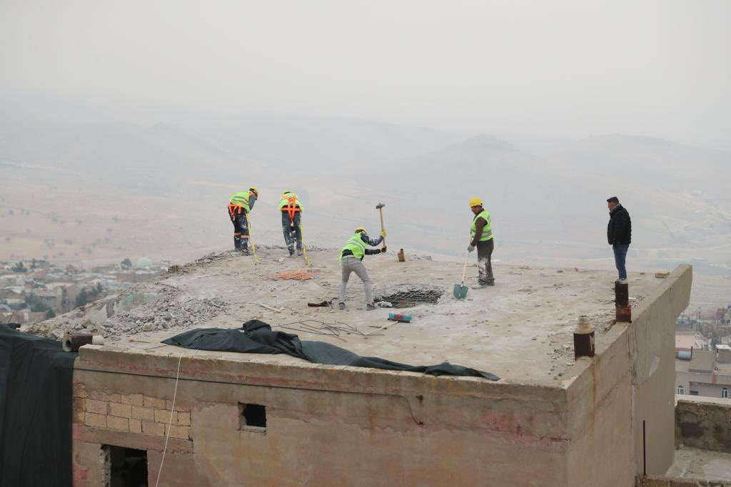SİT alanındaki betonarme yapılar yıkılıyor