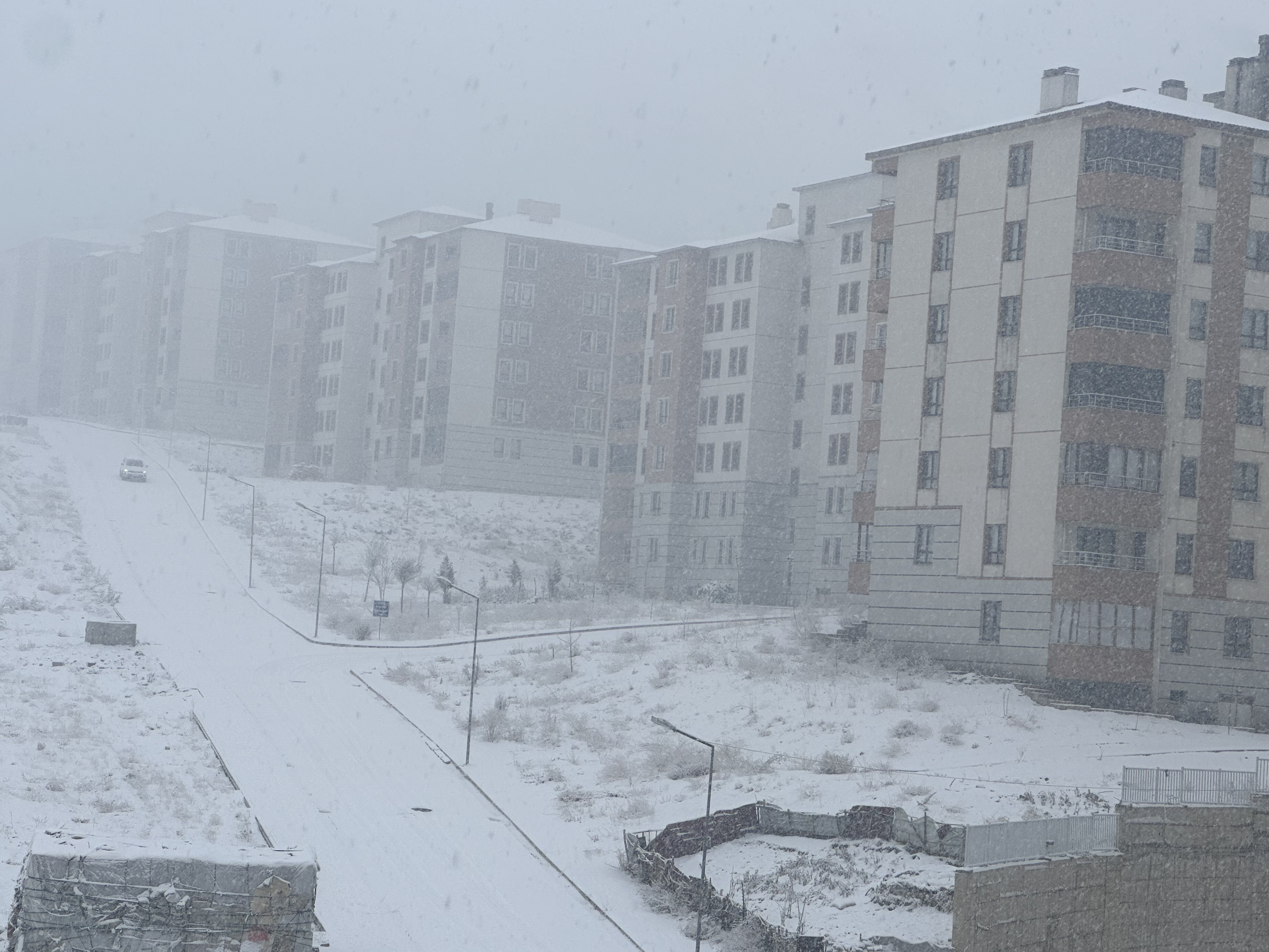 Yüksekova kar altında