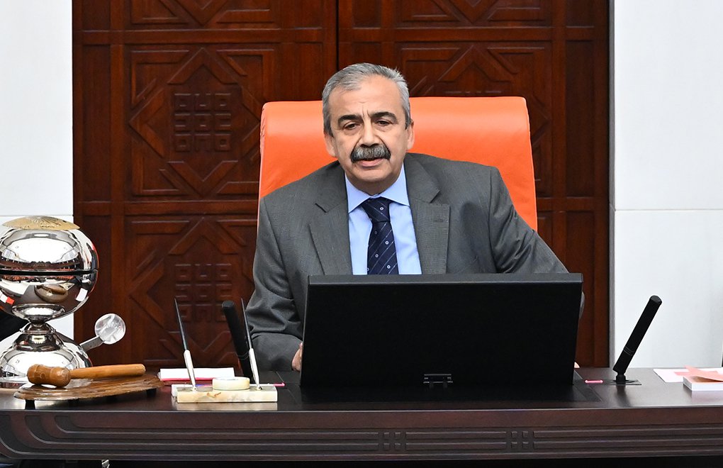 Sırrı Süreyya Önder hastaneye kaldırıldı