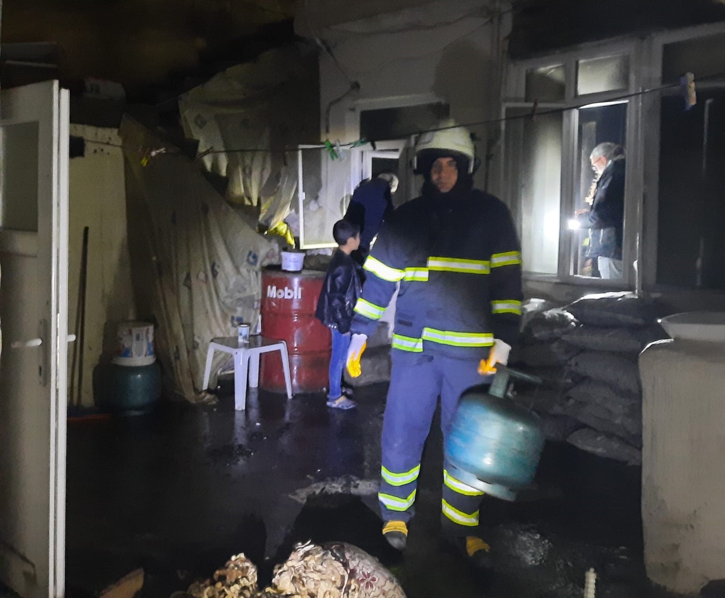 Yangın çıktı, ev kül oldu