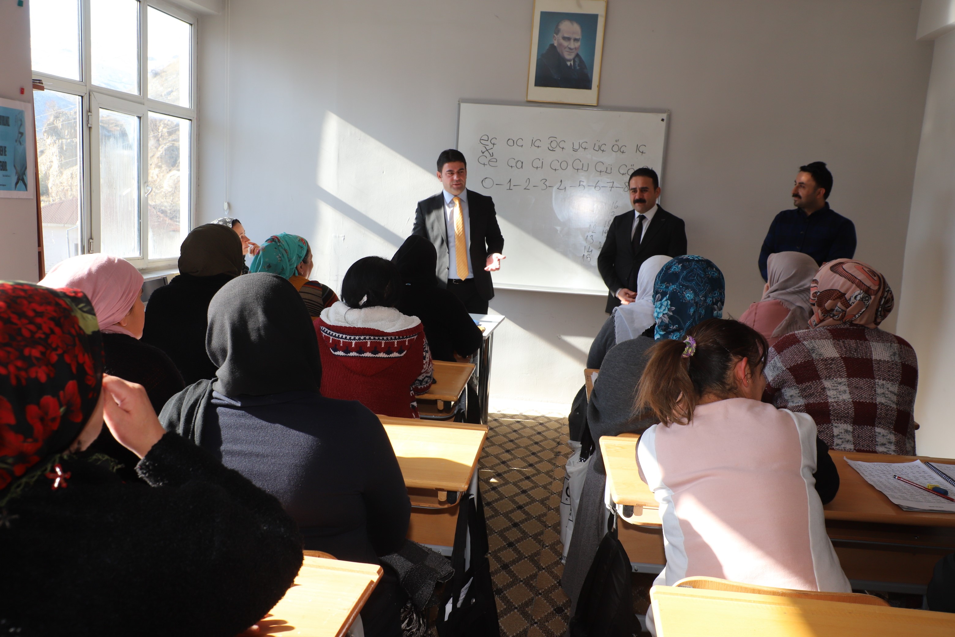 65 yaşında, okuma-yazma öğreniyor