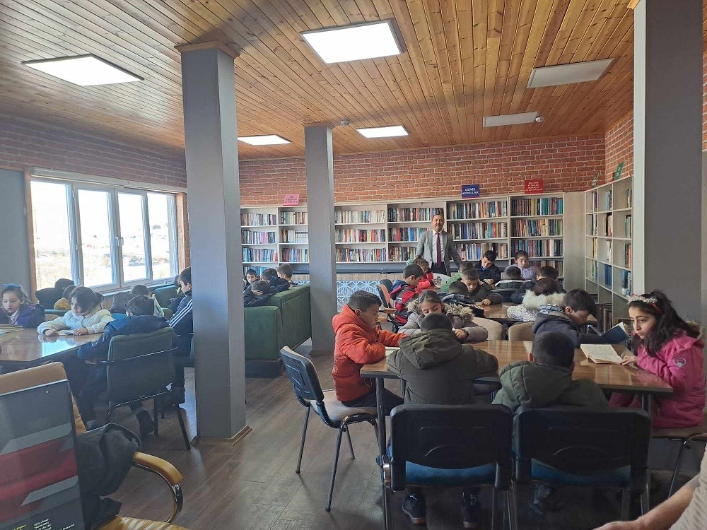 Çıldır'da kitap okuma etkinliği