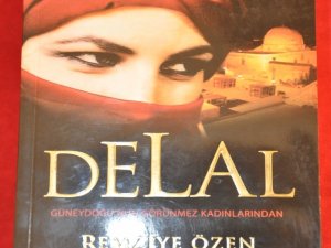 Çocuk yaşta evlendi, iki kitap yazdı