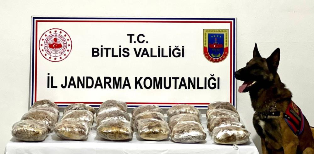 Bitlis'te 20 kilo kubar esrar ele geçirildi