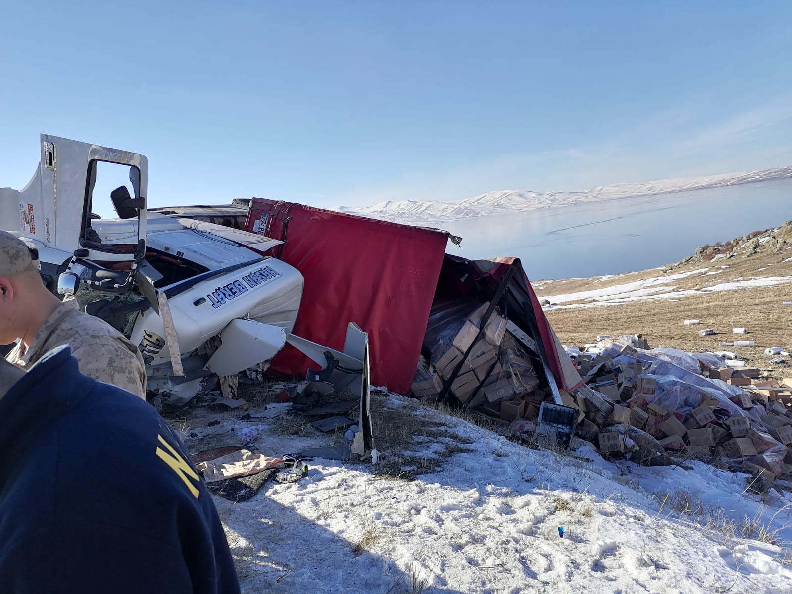 VİDEO - Kars’ta Tır devrildi