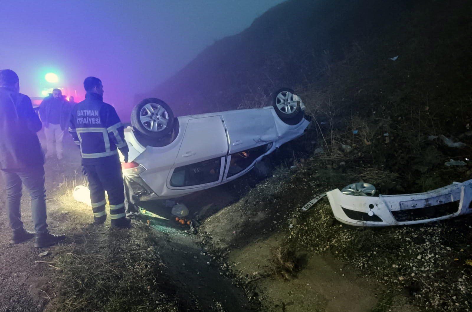 Batman'da otomobil devrildi