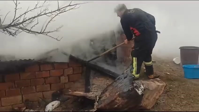 Elazığ’da odunluk yangını