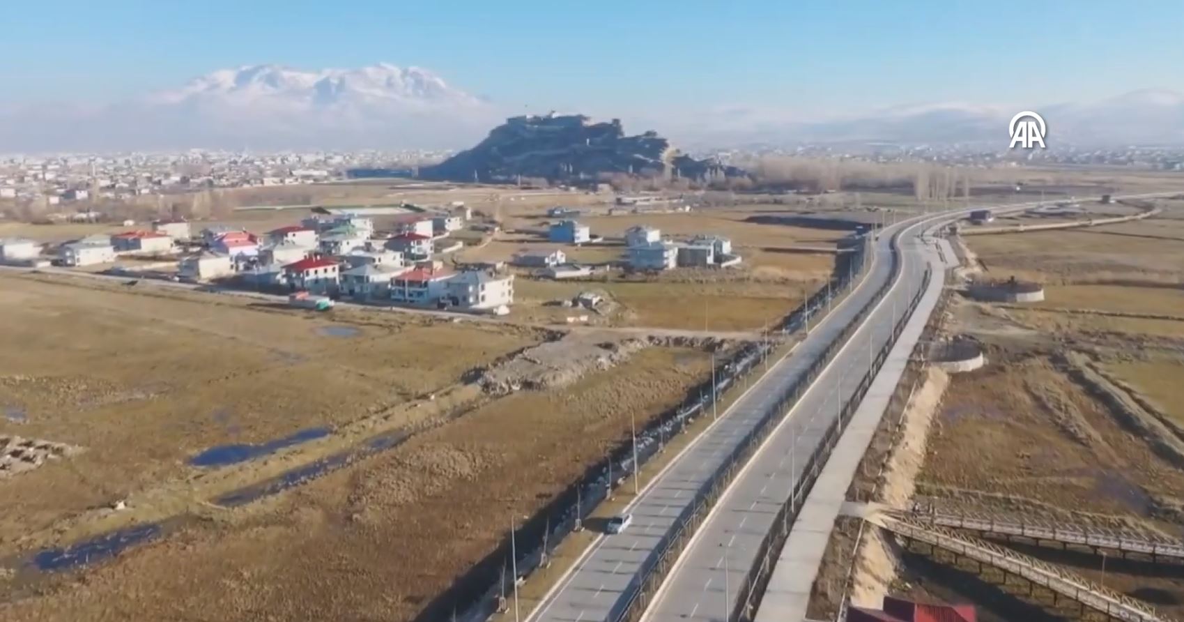 Van'da 12 kilometrelik sahil yolu trafiğe açıldı