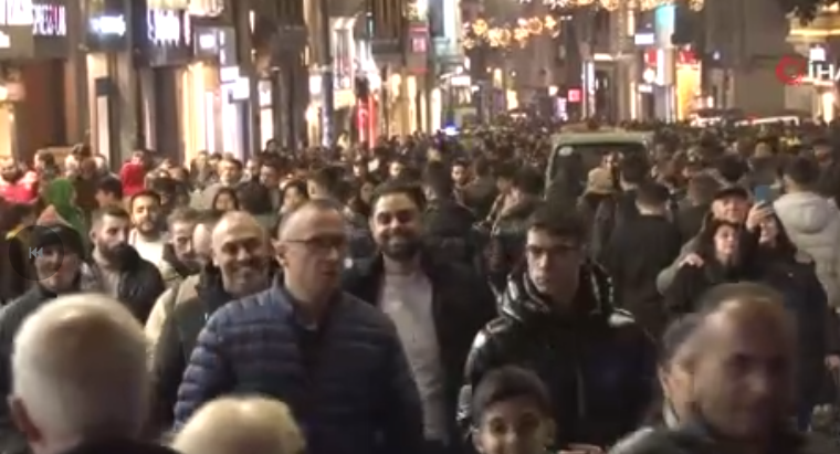Yeni yılda İstiklal Caddesi’nde yoğunluk yaşandı