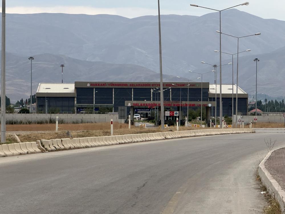 Yüksekova'da uçak seferleri iptal edildi